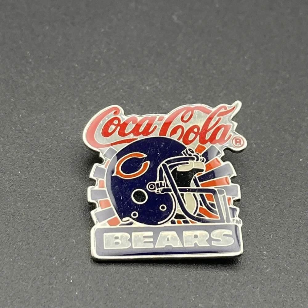 Vintage Coca-Cola‎ Coke Chicago Bears Helmet NFL Football Lapel Hat Pin